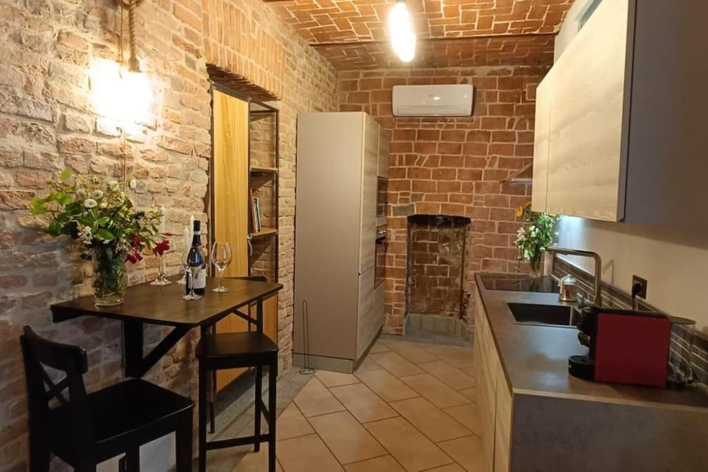 Piazza Statuto-Appartamento Tra Le Mura A-C E Wi-Fi Asti Exteriör bild