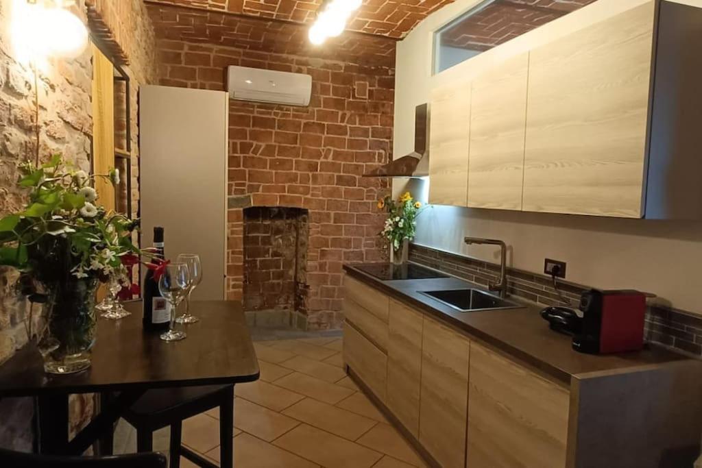 Piazza Statuto-Appartamento Tra Le Mura A-C E Wi-Fi Asti Exteriör bild