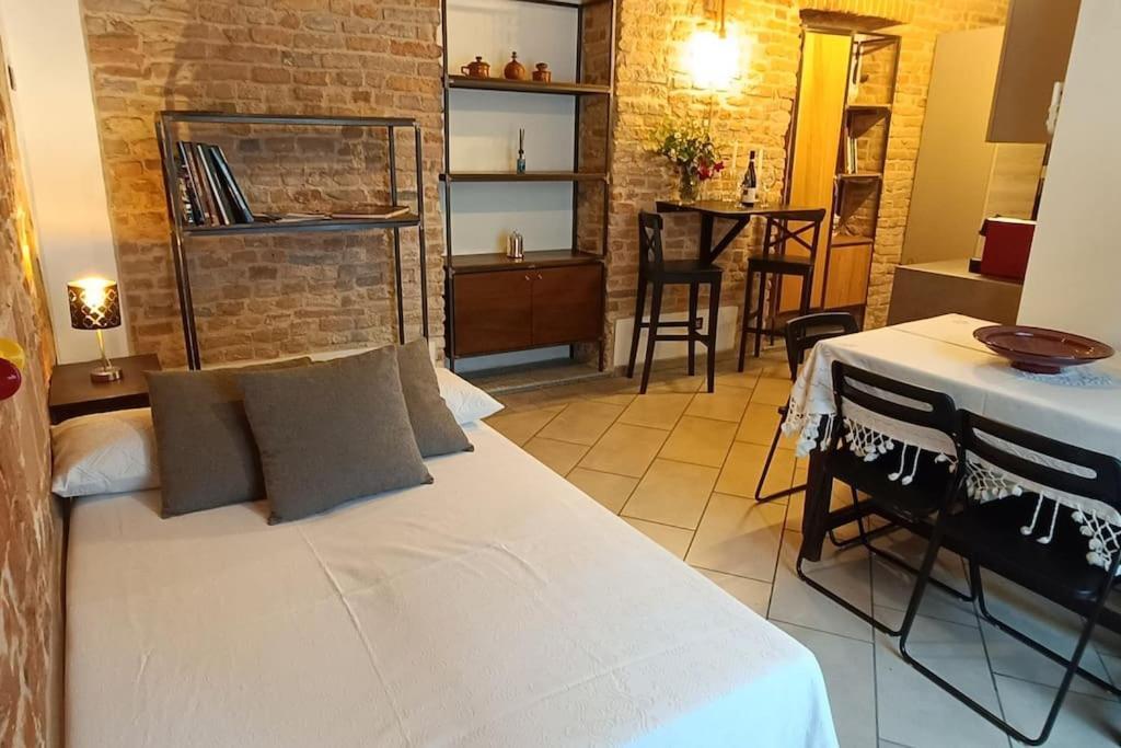 Piazza Statuto-Appartamento Tra Le Mura A-C E Wi-Fi Asti Exteriör bild
